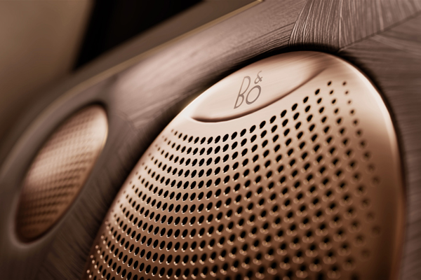 33.69万元起，上汽旗舰?智己LS9正式开启预售 以全球巅峰科技，颠覆30万级大六座SUV格局