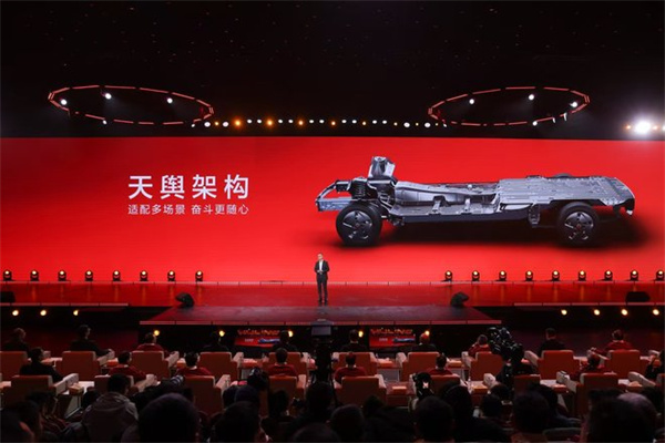 四十载风雨共途 五菱为奋斗者开路