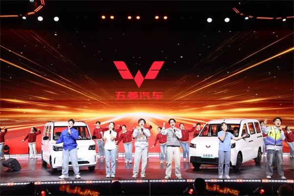 四十载风雨共途 五菱为奋斗者开路
